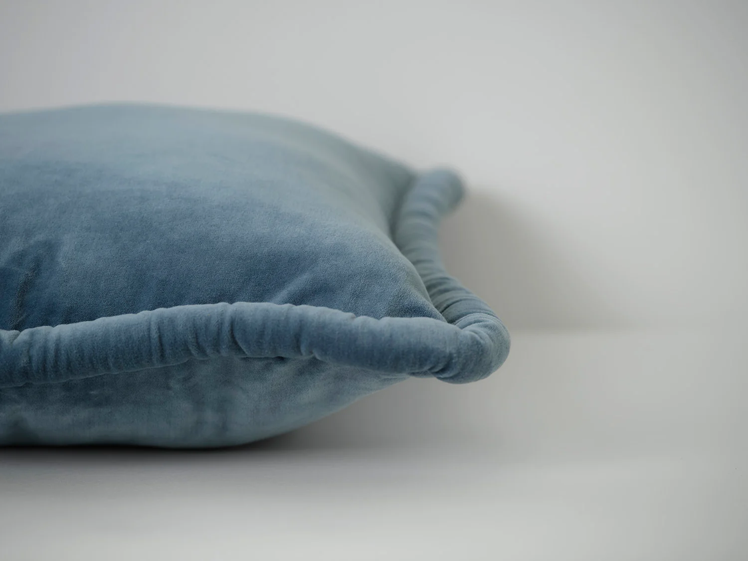Cushion 04, Blue Velvet - Image 2
