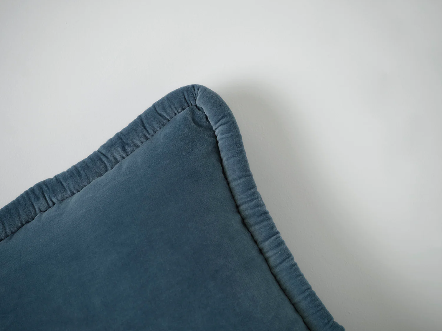 Cushion 04, Blue Velvet - Image 3