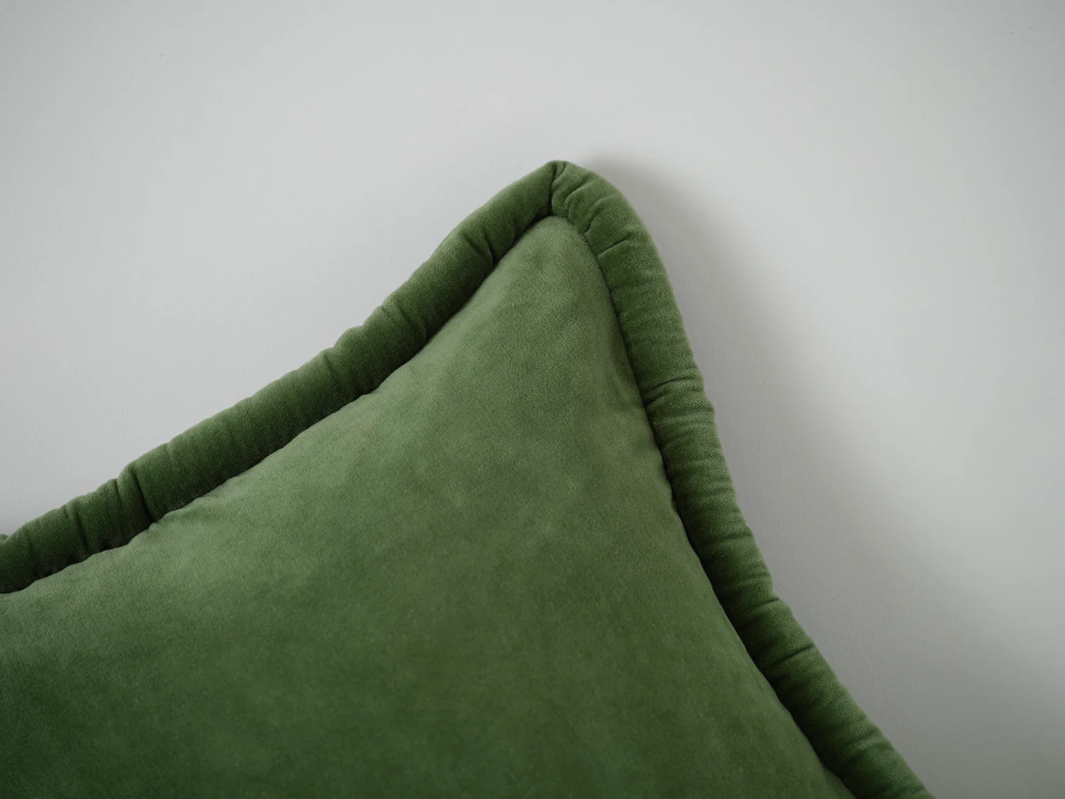 Cushion 04, Green Velvet - Image 2