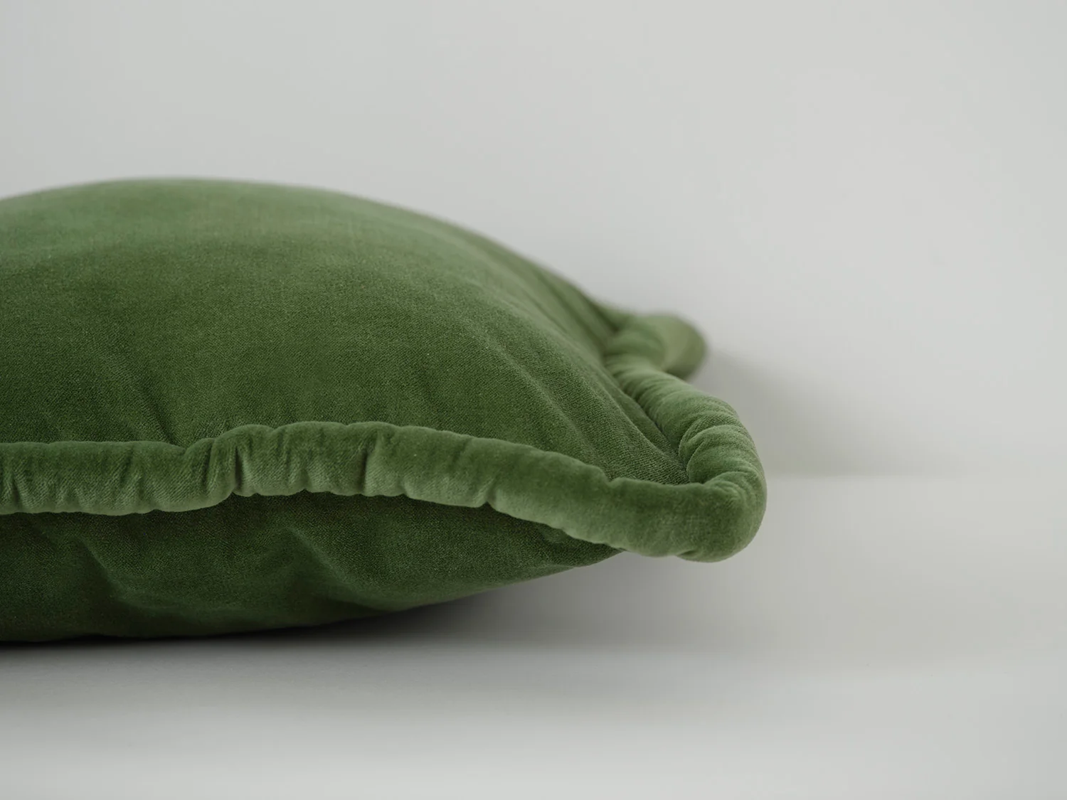 Cushion 04, Green Velvet - Image 3