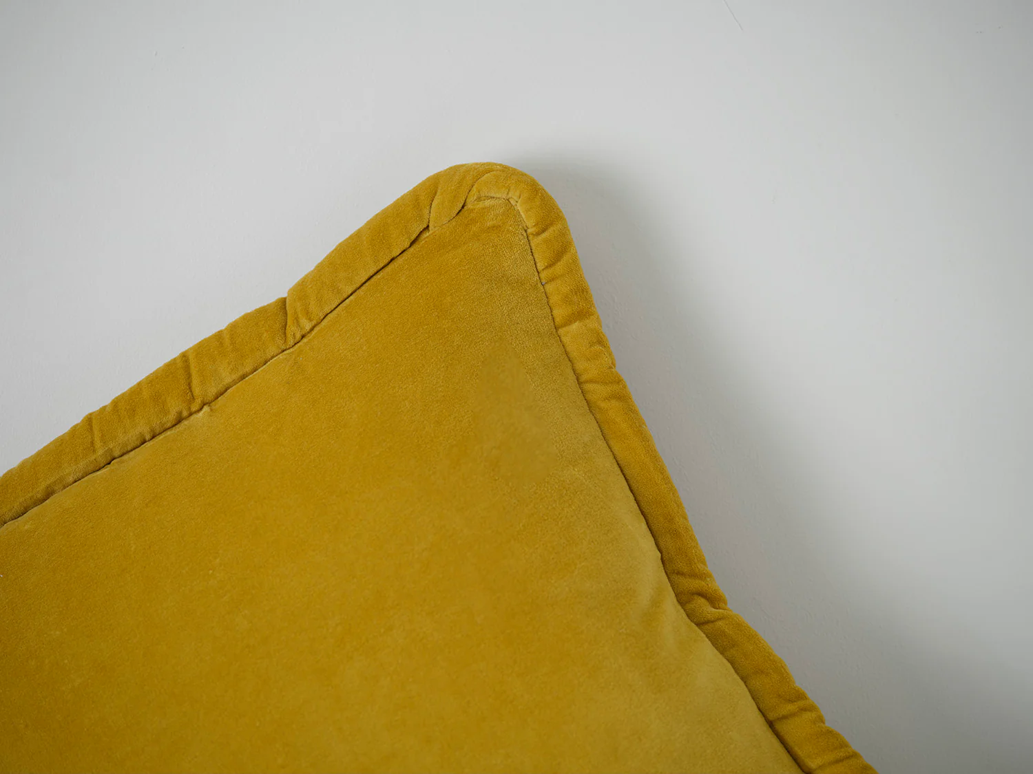 Cushion 04, Yellow Velvet - Image 3
