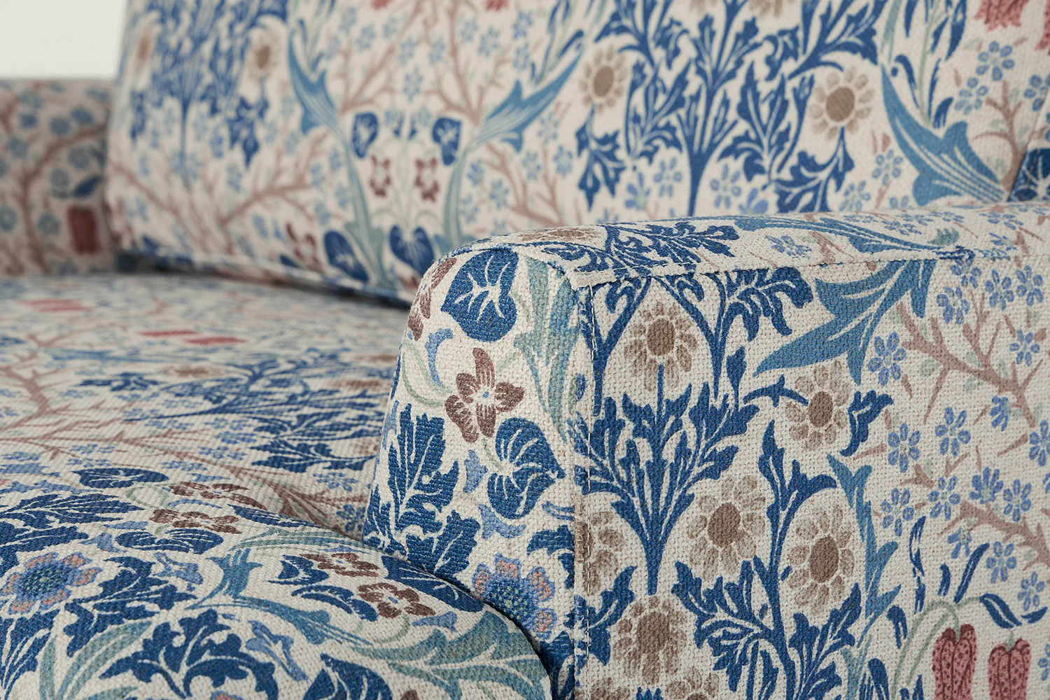 Model 05 Loveseat, Blackthorn - Image 6