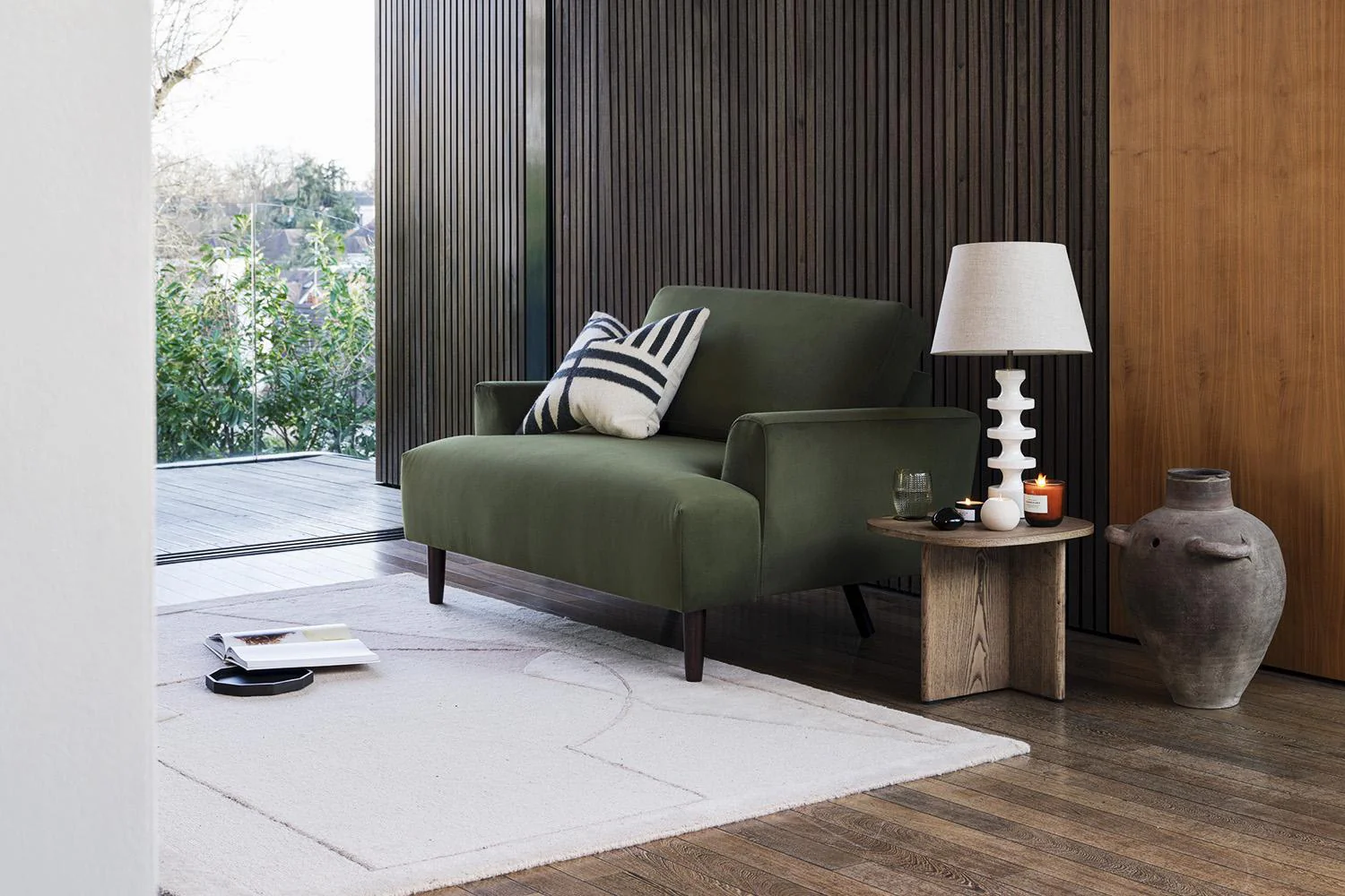 Model 05 Loveseat, Vine - Image 2