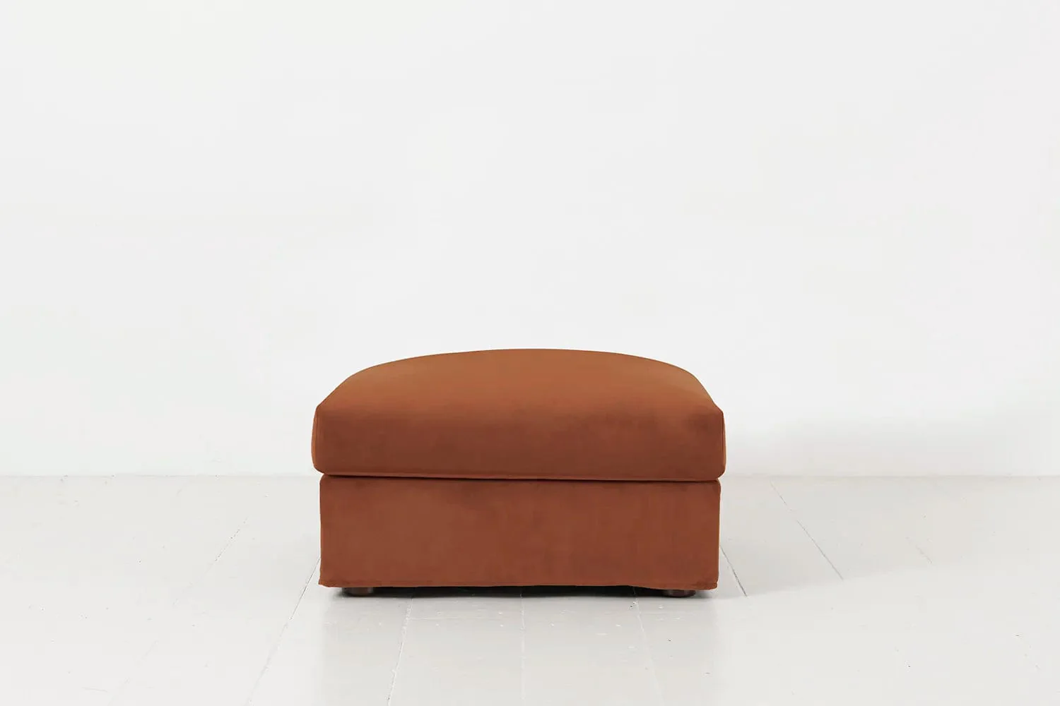 Model 06 Ottoman, Umber