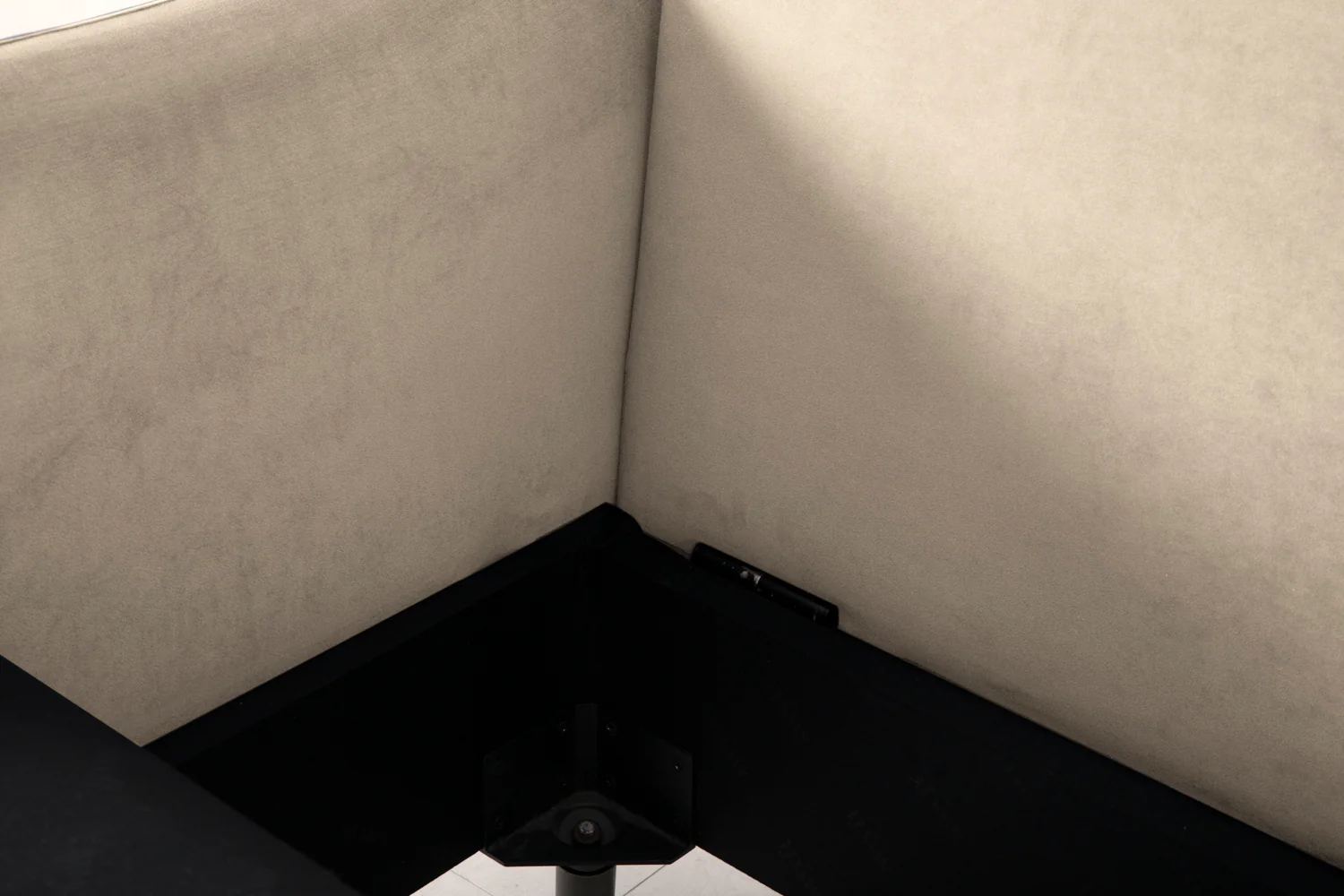 Model 08 Sofa Bed 2.5 Seater, Bone - Image 11