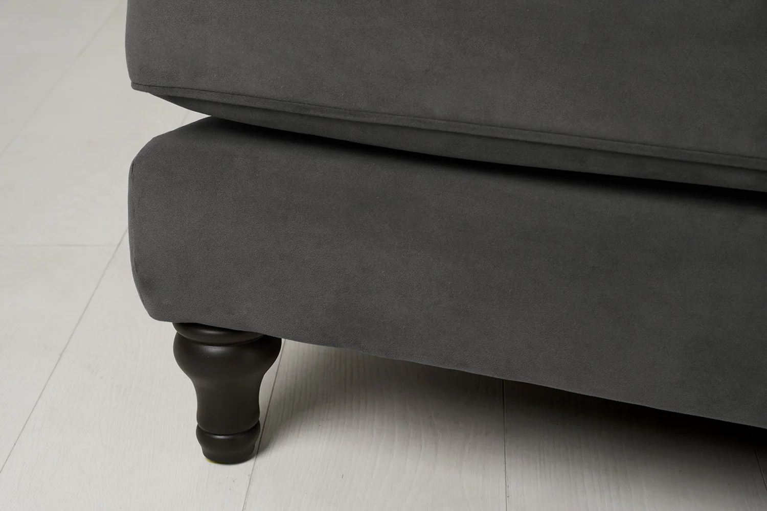 Model 15 Chaise Longue, Charcoal - Image 5